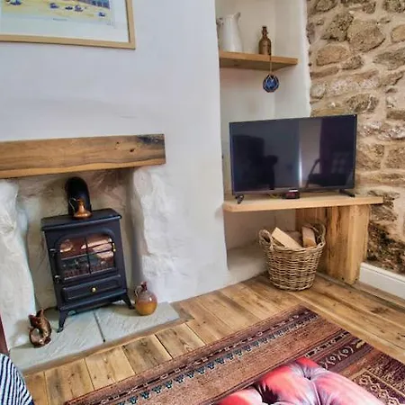 Knocker Cottage: Cozy 3-bedroom Retreat Near Beaches * Camborne